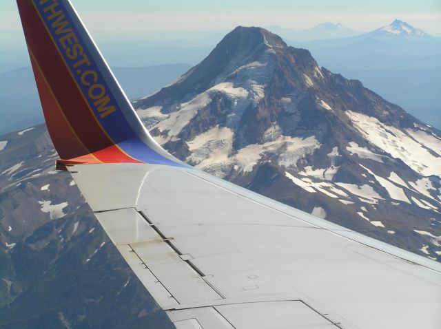 Boeing 737-500 — - Approaching PDX, view of Mt. Hood and several other Cascades volcanoes to the south