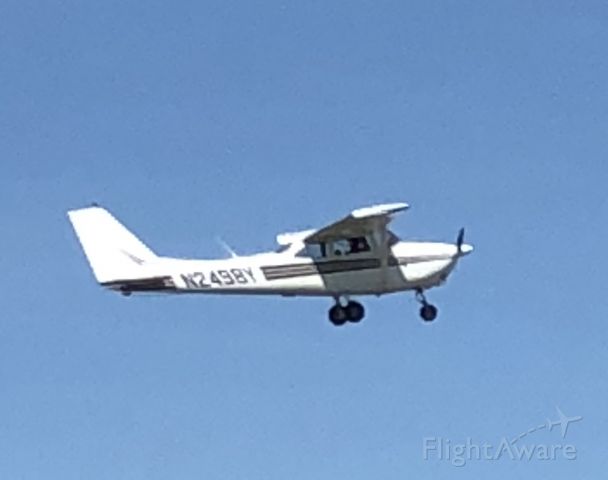 Cessna Skyhawk (N2498Y) - One of many 