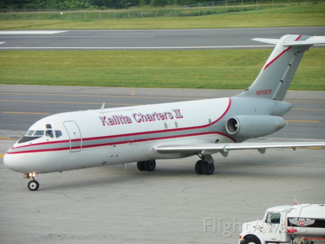 Douglas DC-9-10 (N915CK) - Arriving in Maine to pick up a tractor trailer full of seafood. Presumably lobster?   Aircraft delivered new to Continental in 1967 as N8915. Also flew with Republic and Hughes as N9356.br /br /Taken June 25, 2013