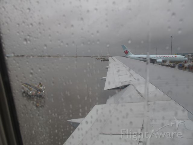BOEING 767-300 (ACA28) - Rainy day in CYVR