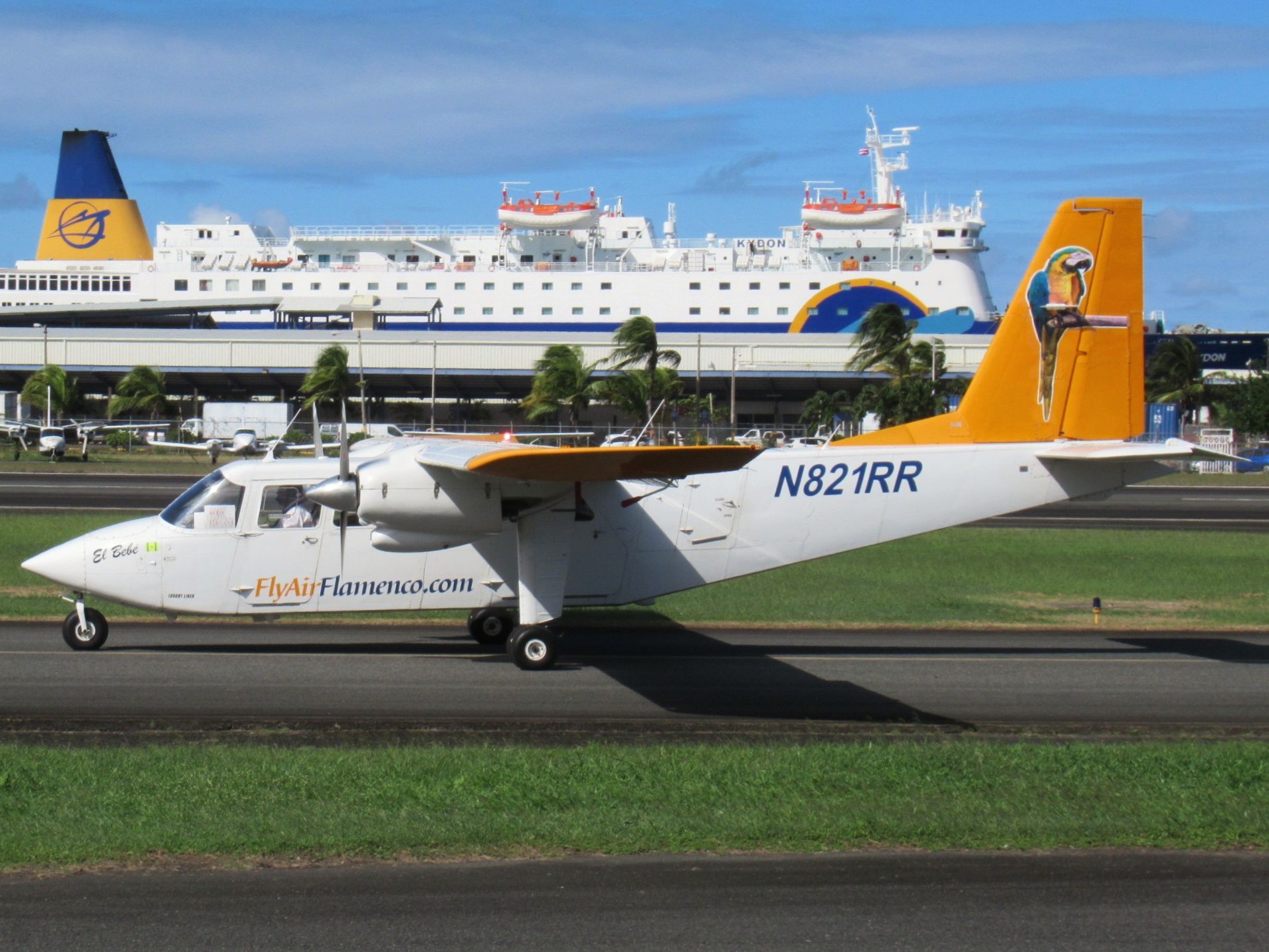 ROMAERO Islander (N821RR)