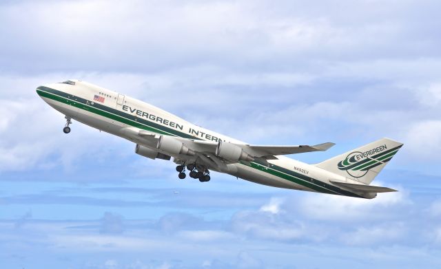 Boeing 747-400 (N492EV)