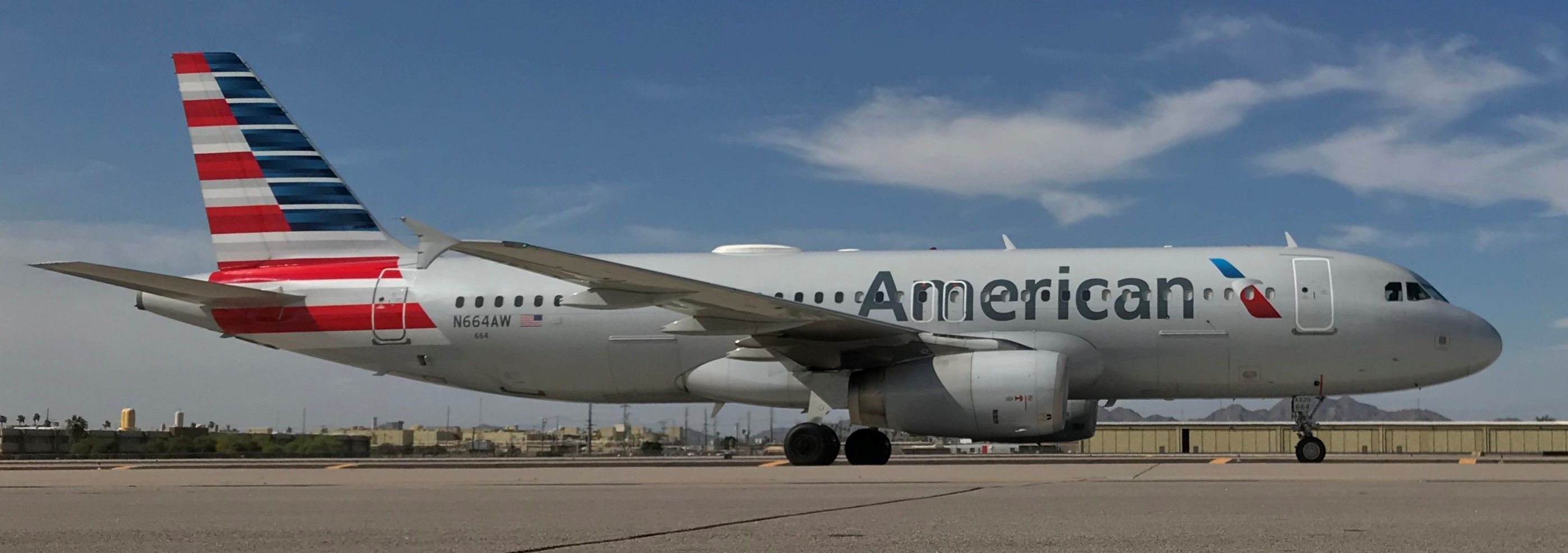 Airbus A320 (N664AW) - phoenix sky harbor international airport terminal 4 taxiway Charlie arrival 09apr19