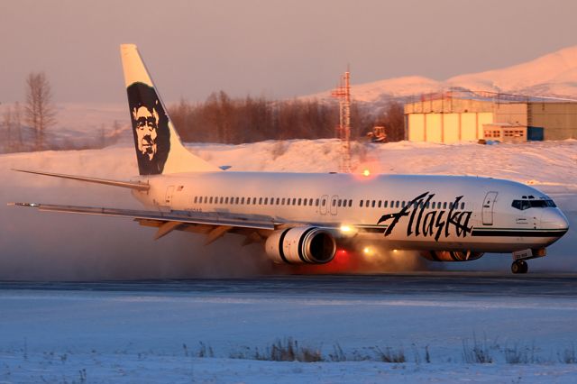Boeing 737-900 (N302AS) - Just some great light to start the day off up in Anchorage. Really having a hard time figuring out what my favorite shot was from this year. This definetly is up there.
