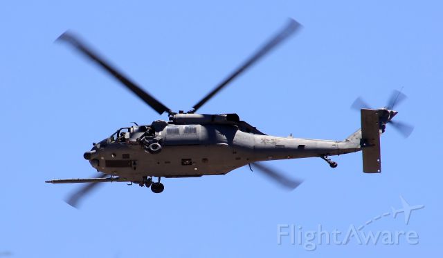 — — - HH-60 Pavehawk on approach to Davis-Monthan Air Force Base.
