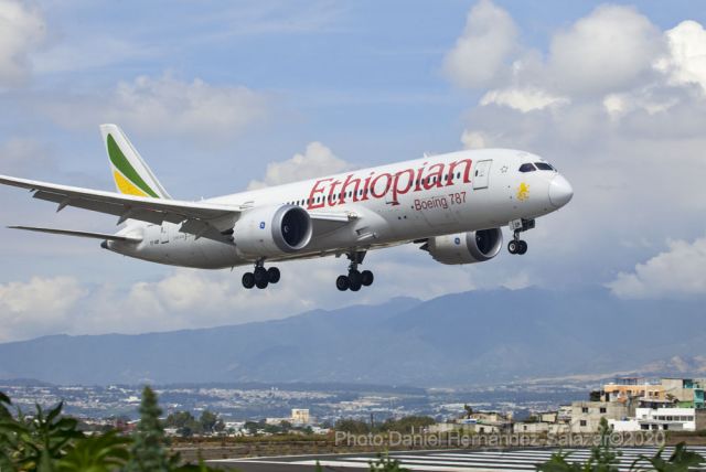 ET-AOP — - Ethiopian 787 coming from Dakar secons touchdown at Guatemala City's La Aurora Airport. Photo:Daniel Hernández-Salazar©2020