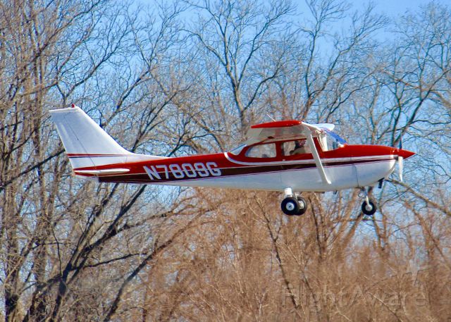 Cessna Skylane (N7809G) - At Downtown Shreveport.