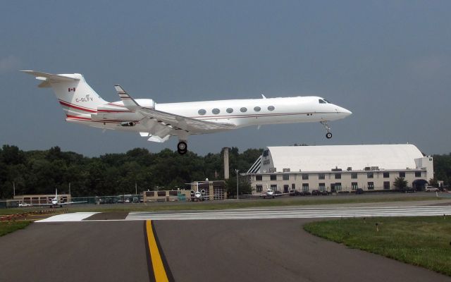 Gulfstream Aerospace Gulfstream V (C-GLFV) - Landing RW16. Probably the best tail number for a Gulfstream V.