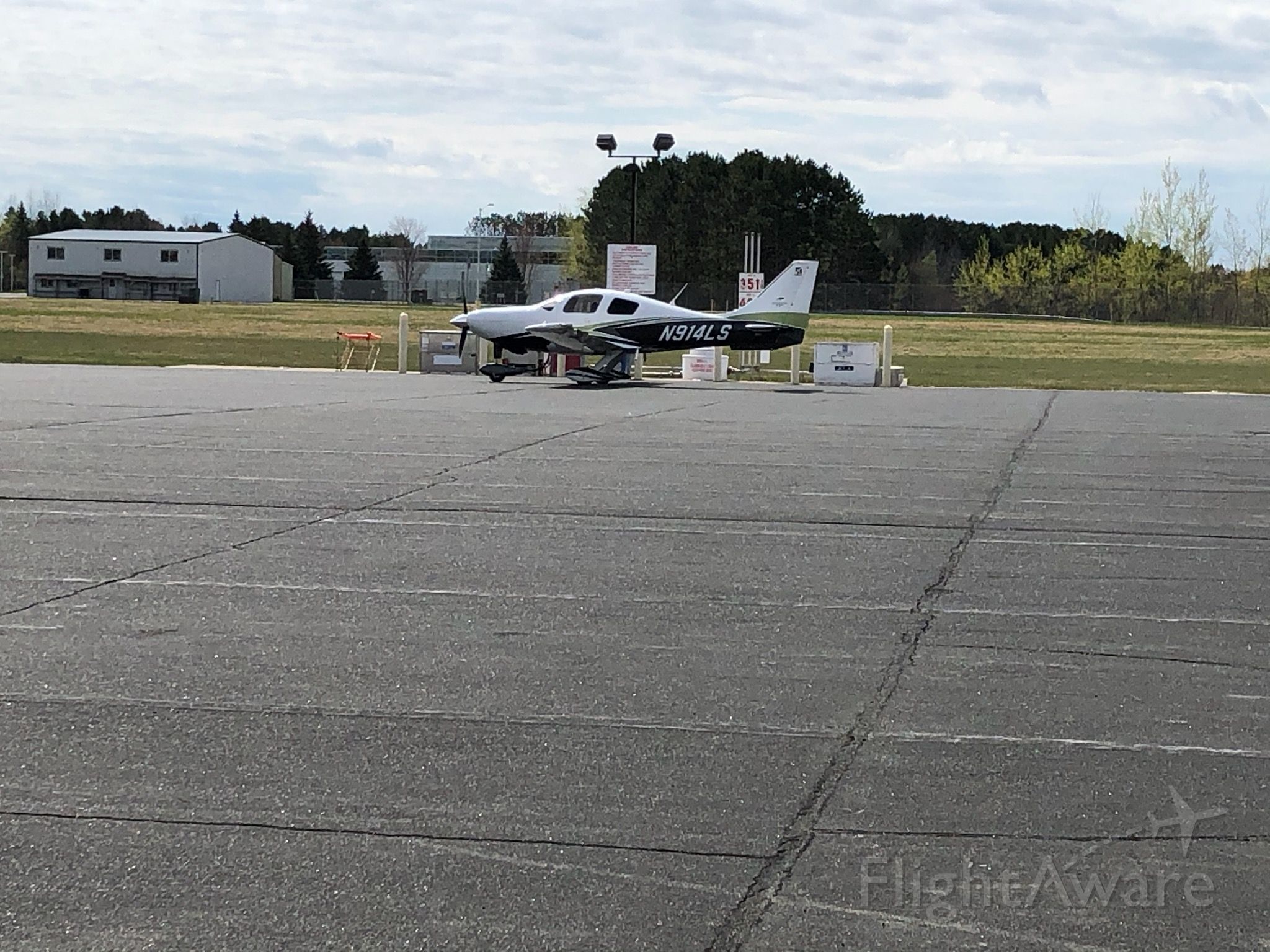 Cessna TTx (N914LS) - Refueling on a Saturday afternoon ride.