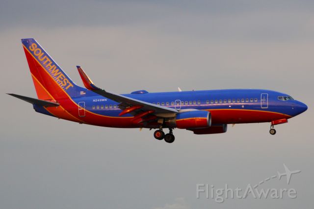 Boeing 737-700 (N249WN) - Southwest 737-700 on final for MCO.