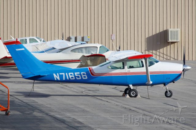 Cessna Skylane (N71656)