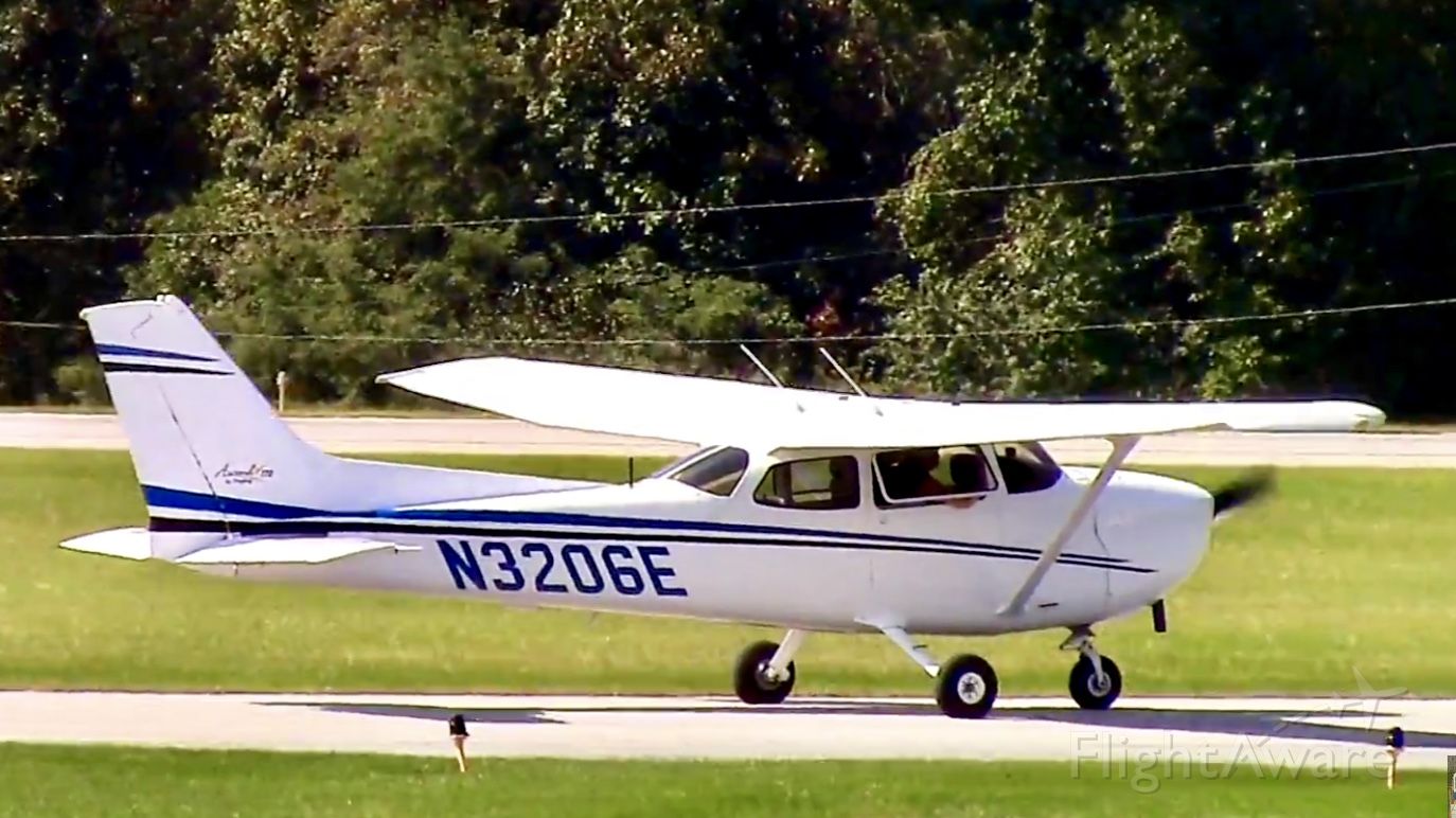 Cessna Skyhawk (N3206E)