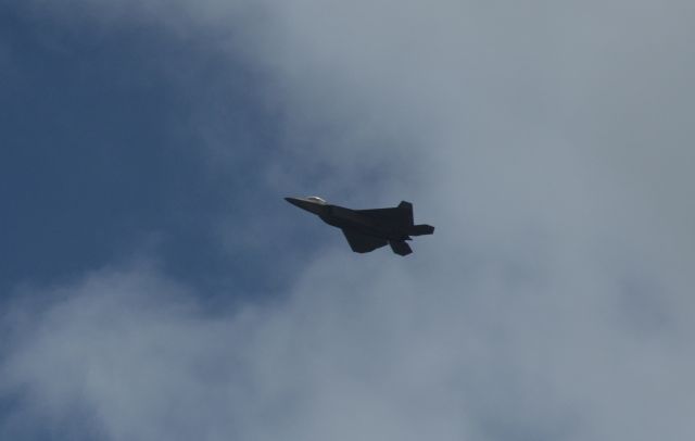 Lockheed F-22 Raptor —