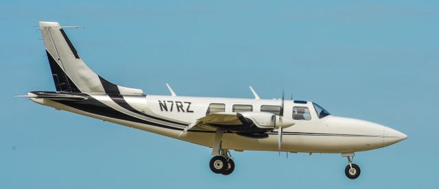 Piper Aerostar (N7RZ) - Piper Aerostar on short final RWY 05