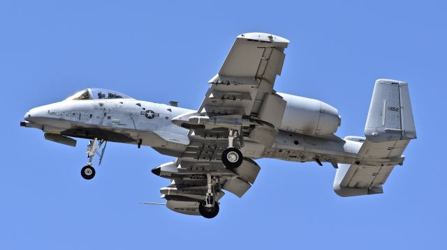 Fairchild-Republic Thunderbolt 2 (78-0652) - USAF Fairchild Republic A-10C "Thunderbolt II," assigned to the 357th Fighter Squadron, on final for RWY 17L at Colorado Springs Airport