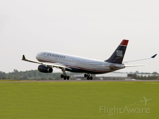 Airbus A330-300 (N281AY) - An Aribus A330 of US Airways taking off.