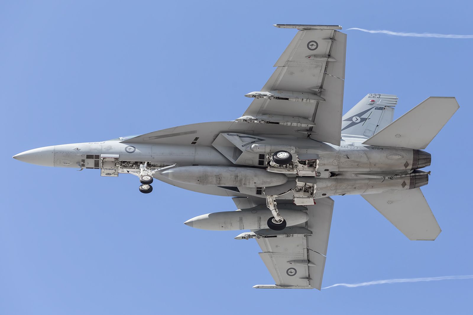 — — - RAAF, F18 Super Hornet approaches YBTL.
