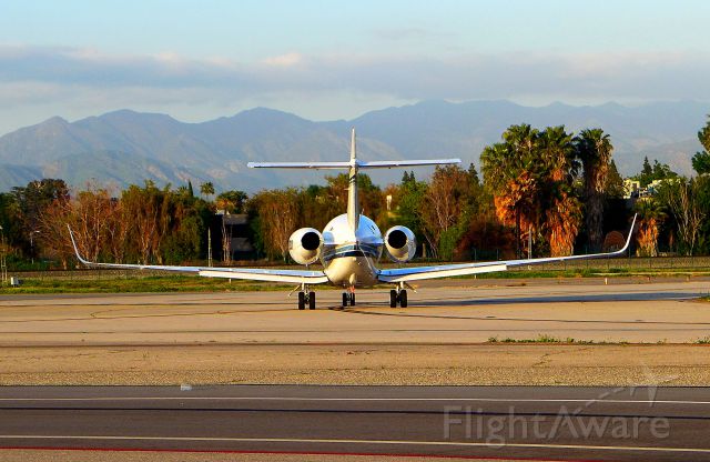 Raytheon Hawker 800 (N723LK) - Awaiting clearance for take off out of Van Nuys airport this graceful Hawker jet will have a nice sunset flight.