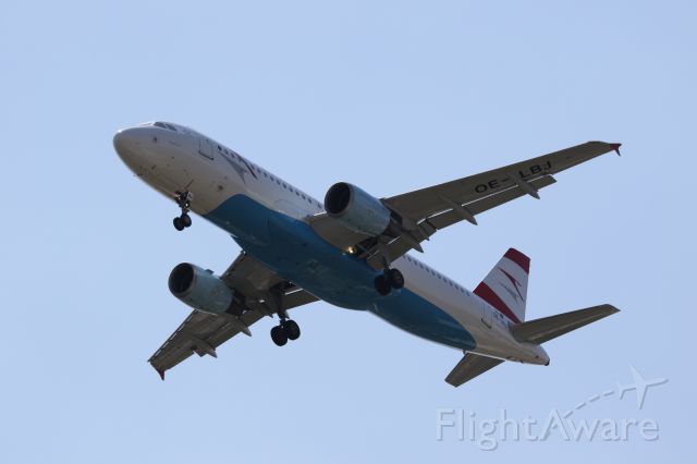 OE-LBJ — - A319 of Austrian on finals Thursday lunchtime