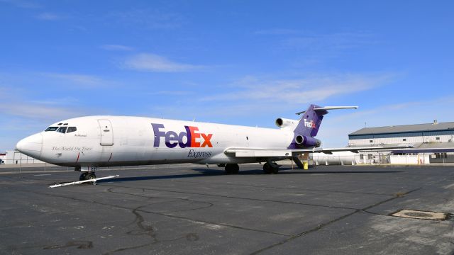 BOEING 727-200 (N221FE) - FedEx Boeing 727-233(A)(F) N221FE in Dayton