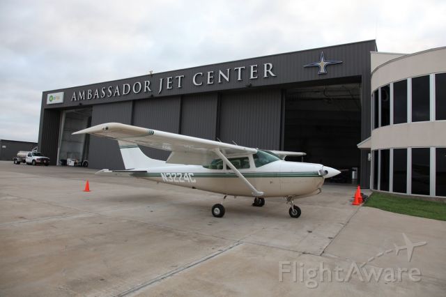 Cessna Skylane (N3224C) - Fuel time in Arlington, TX