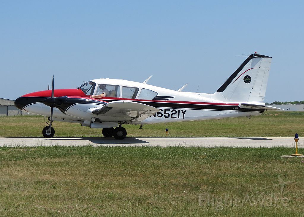 Piper Apache (N6521Y)