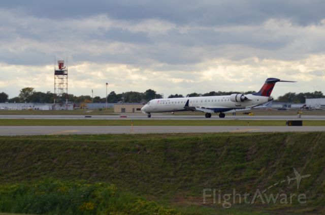 Canadair Regional Jet CRJ-900 (N921XJ)