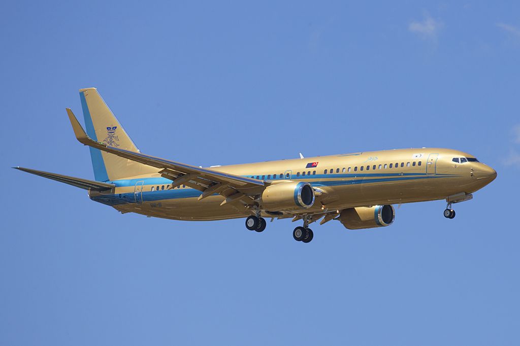 Boeing 737-800 (9M-III) - The Sultan of Johors new golden jet