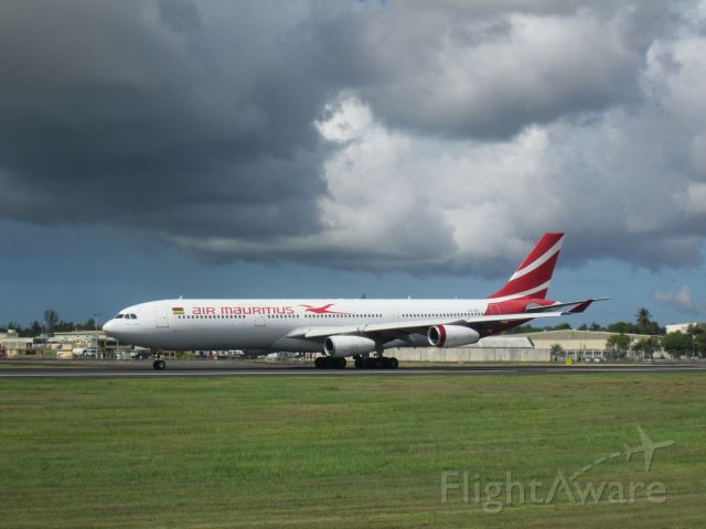 Airbus A340-300 (3B-NBE)