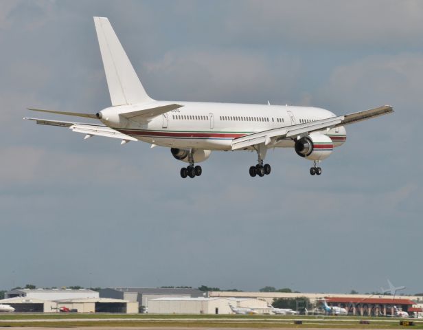 Boeing 757-200 (N757SS) - The Houston Astros/Rockets charter returning from KSEA after dropping off the Astros to play the Mariners...