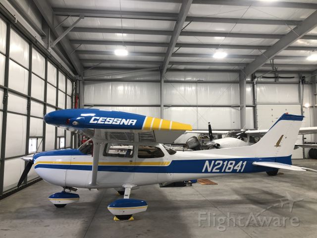 Cessna Skyhawk (N21841) - Waiting for Flight.....