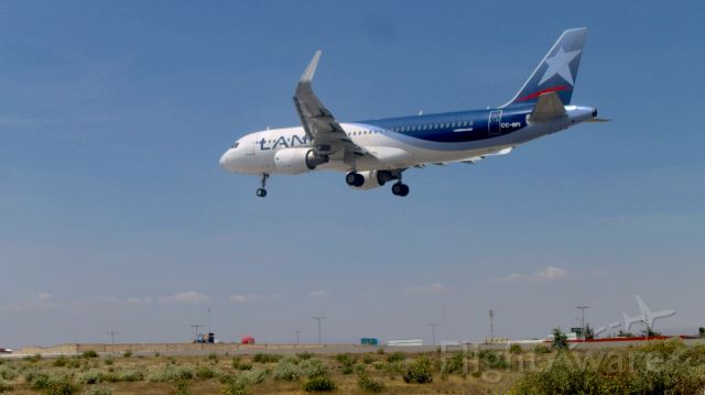 Airbus A320 (CC-BFI) - Landing ð¬