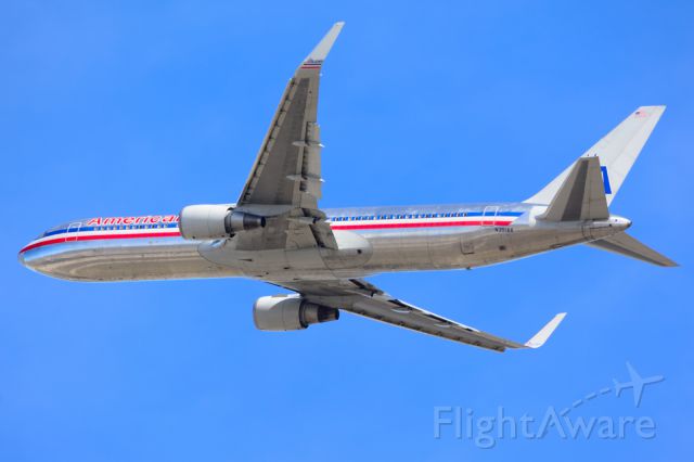 BOEING 767-300 (N351AA) - American - N351AA  B767-300 - Departing KDFW 01/25/2014