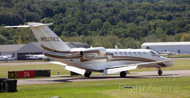 Cessna Citation CJ3 (N525EZ) - Aircraft is managed by RELIANT AIR. RELIANT AIR has the lowest fuel price on the Danbury (KDXR) airport.