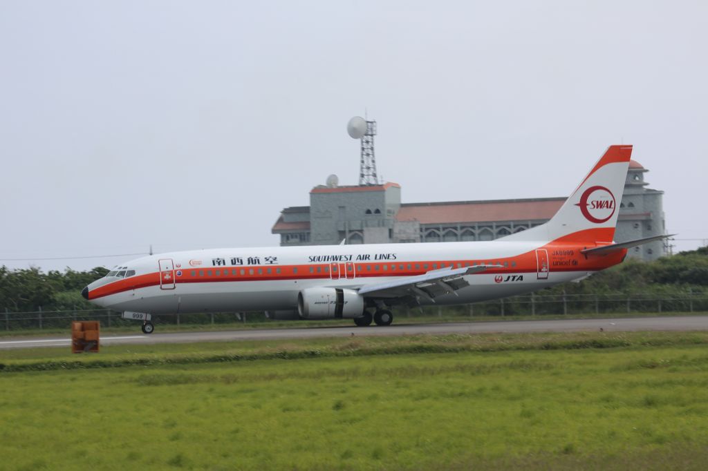 BOEING 737-400 (JA8999)
