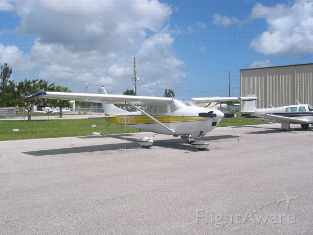 Cessna Skylane (N3302Y)