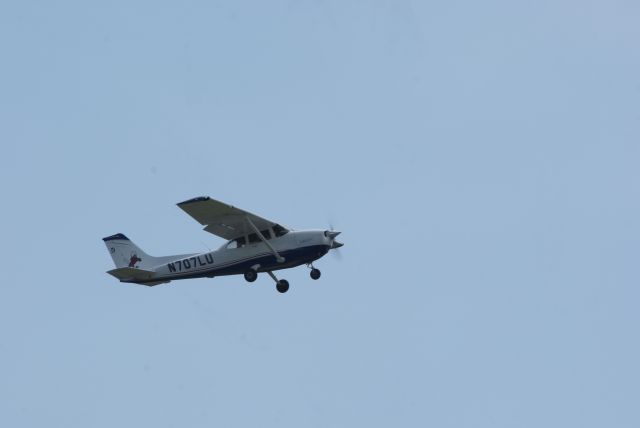 Cessna Skyhawk (N707LU) - Just after takeoff.  Taken 5/10/17