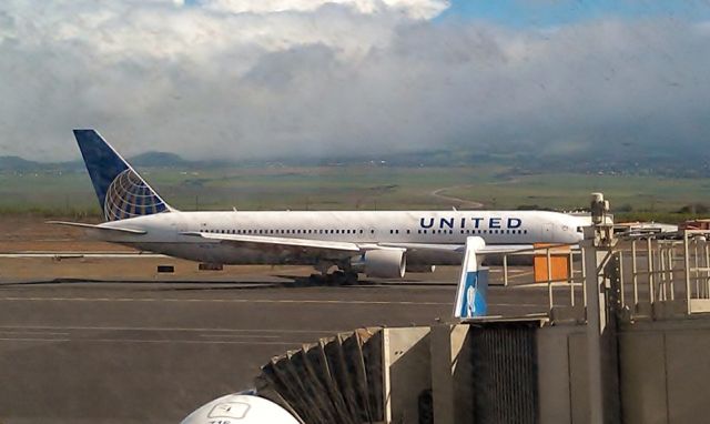 N672UA — - United Airlines Flight# 824 Photo 3